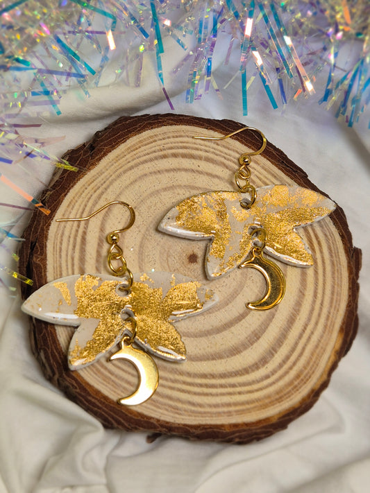 Boucles d’oreilles Blanche et Feuille d’Or - Breloque lune