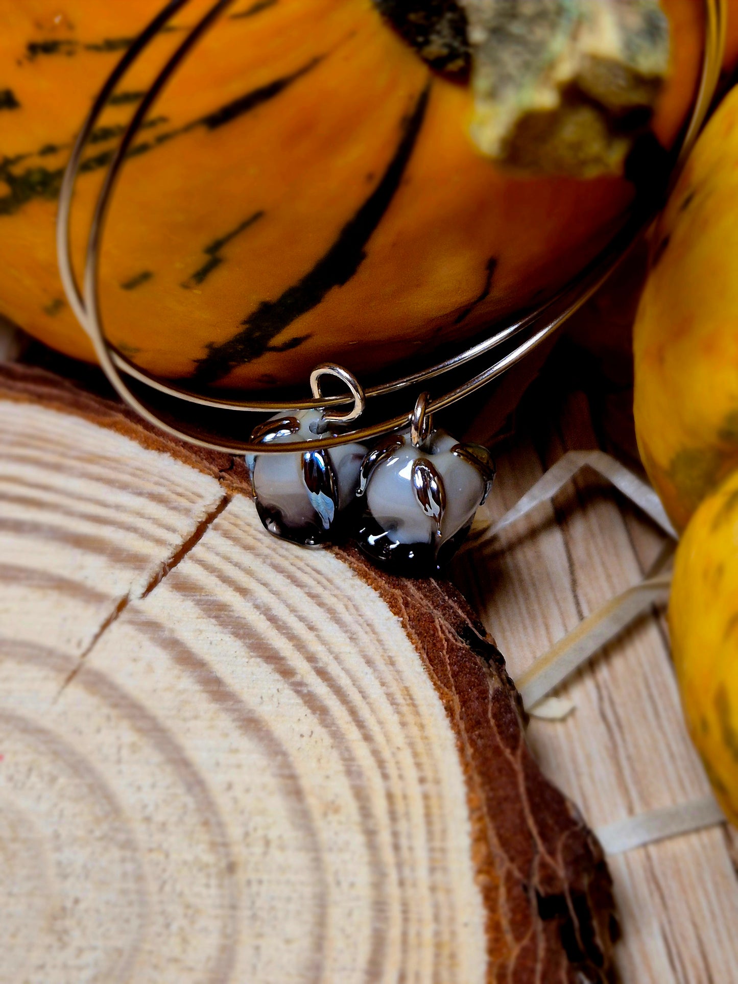 Boucles d’oreilles créoles – Roses en verre