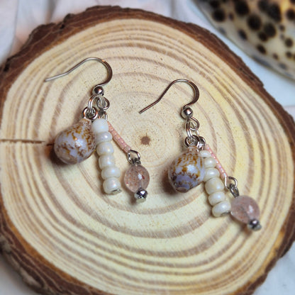 Boucles d’oreilles coquillage avec des pierres de soleil