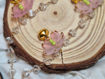 Collier grue en origami avec fleurs de sakura et grelots