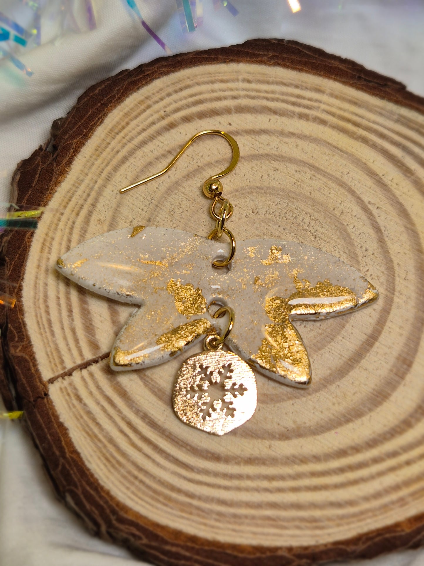 Boucles d’oreilles Blanche et Feuille d’Or - Breloque flocon de neige