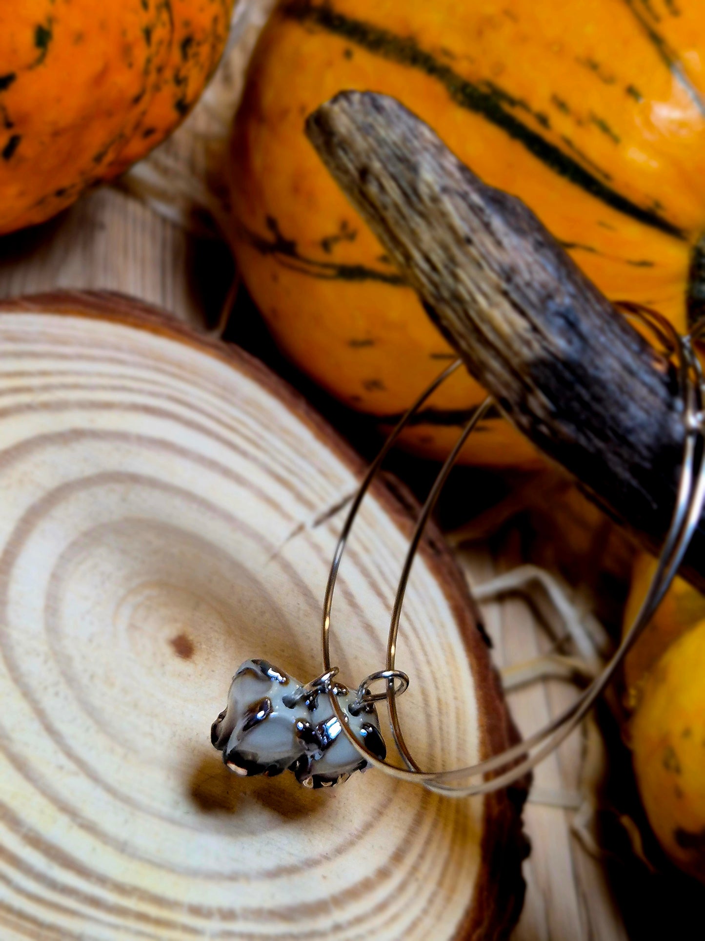 Boucles d’oreilles créoles – Roses en verre