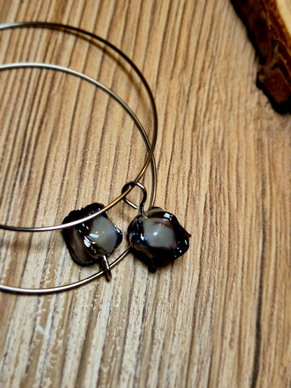 Boucles d’oreilles créoles – Roses en verre