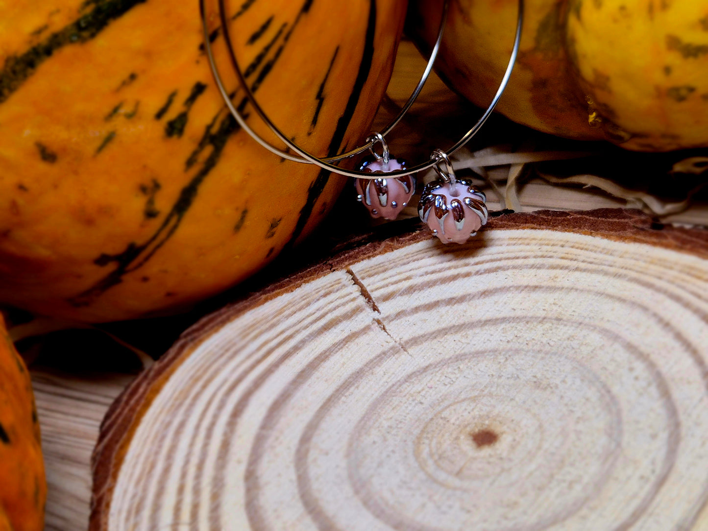 Boucles d’oreilles créoles – Roses en verre