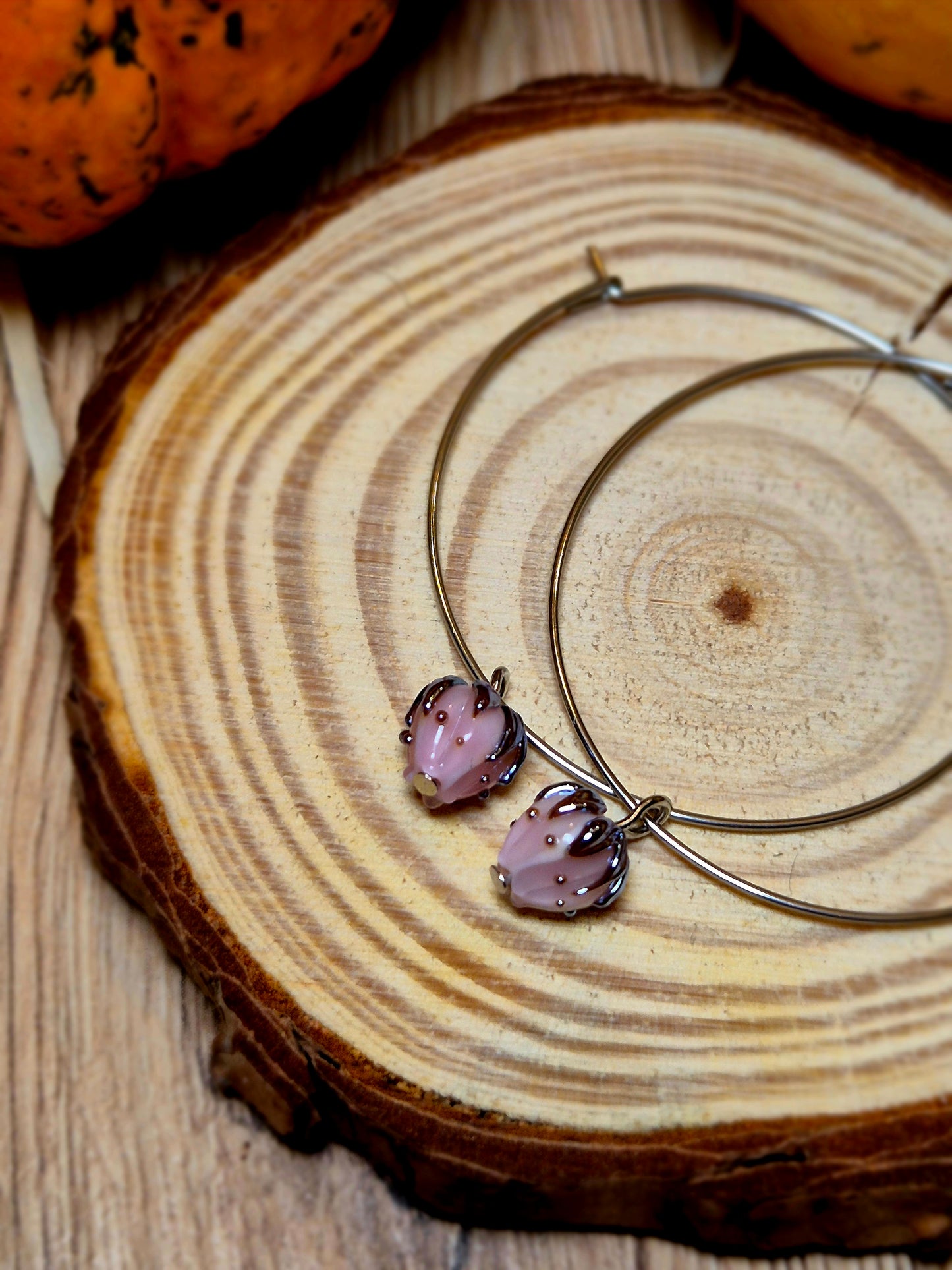 Boucles d’oreilles créoles – Roses en verre