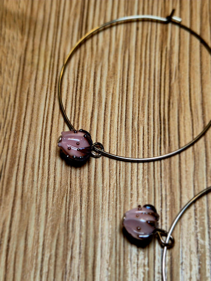 Boucles d’oreilles créoles – Roses en verre