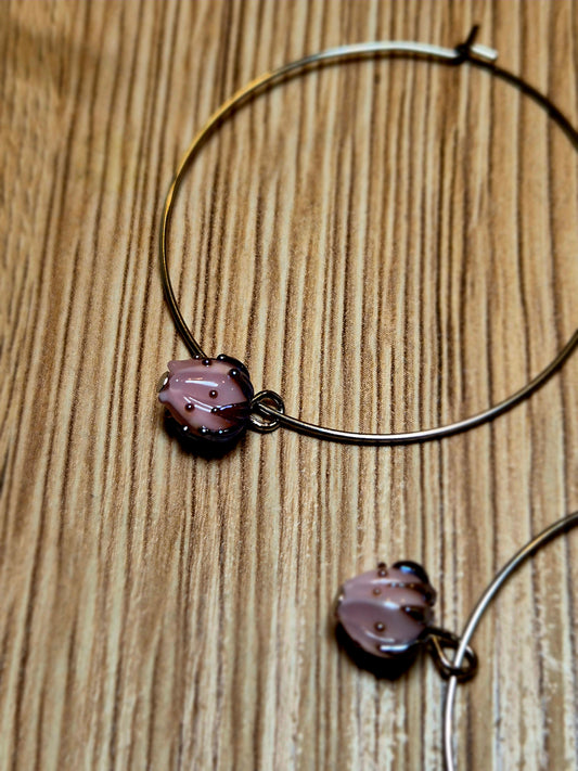 Boucles d’oreilles créoles – Roses en verre