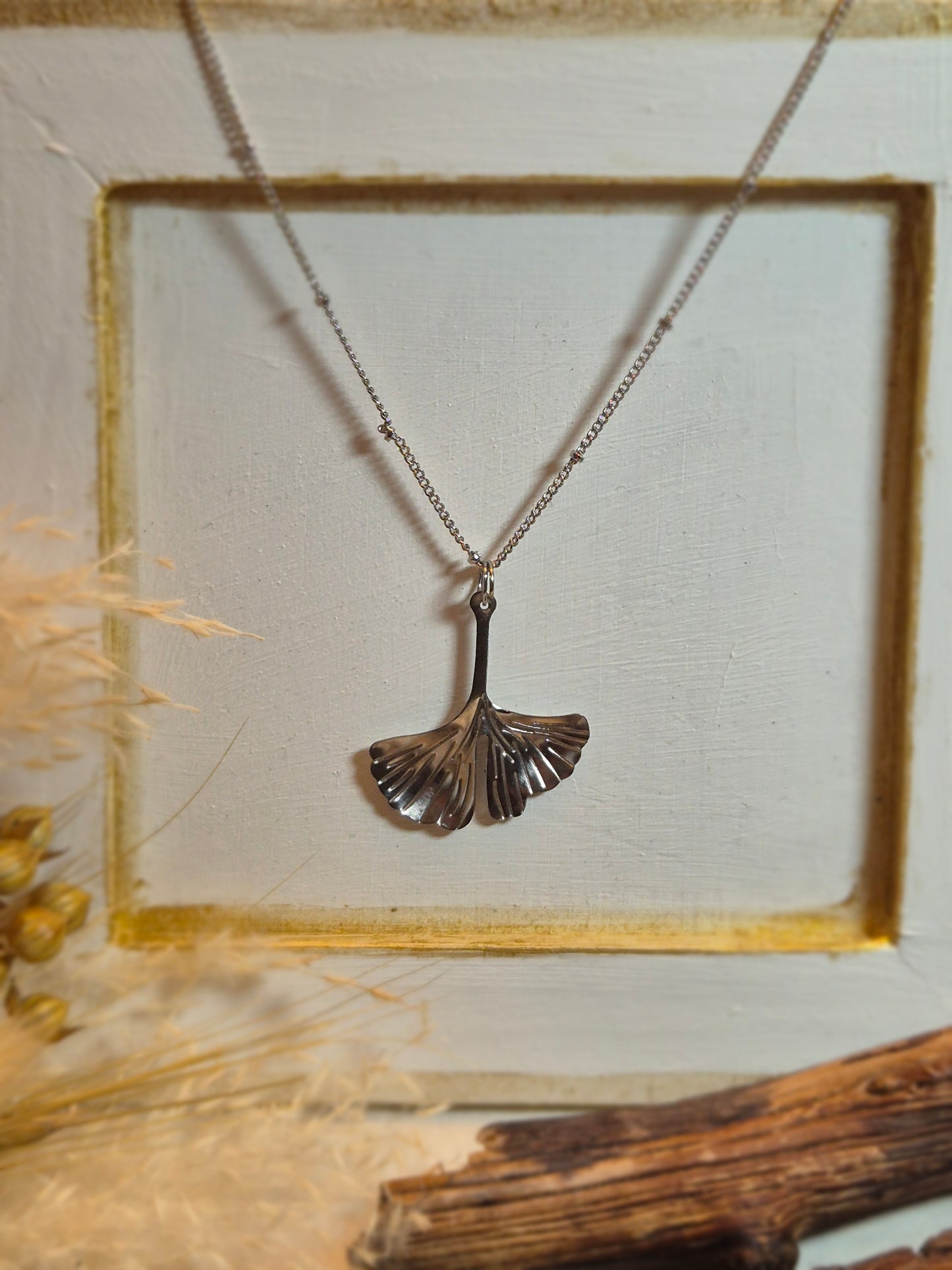 Collier feuille en acier inoxydable – pendentif nature élégant