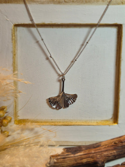 Collier feuille en acier inoxydable – pendentif nature élégant
