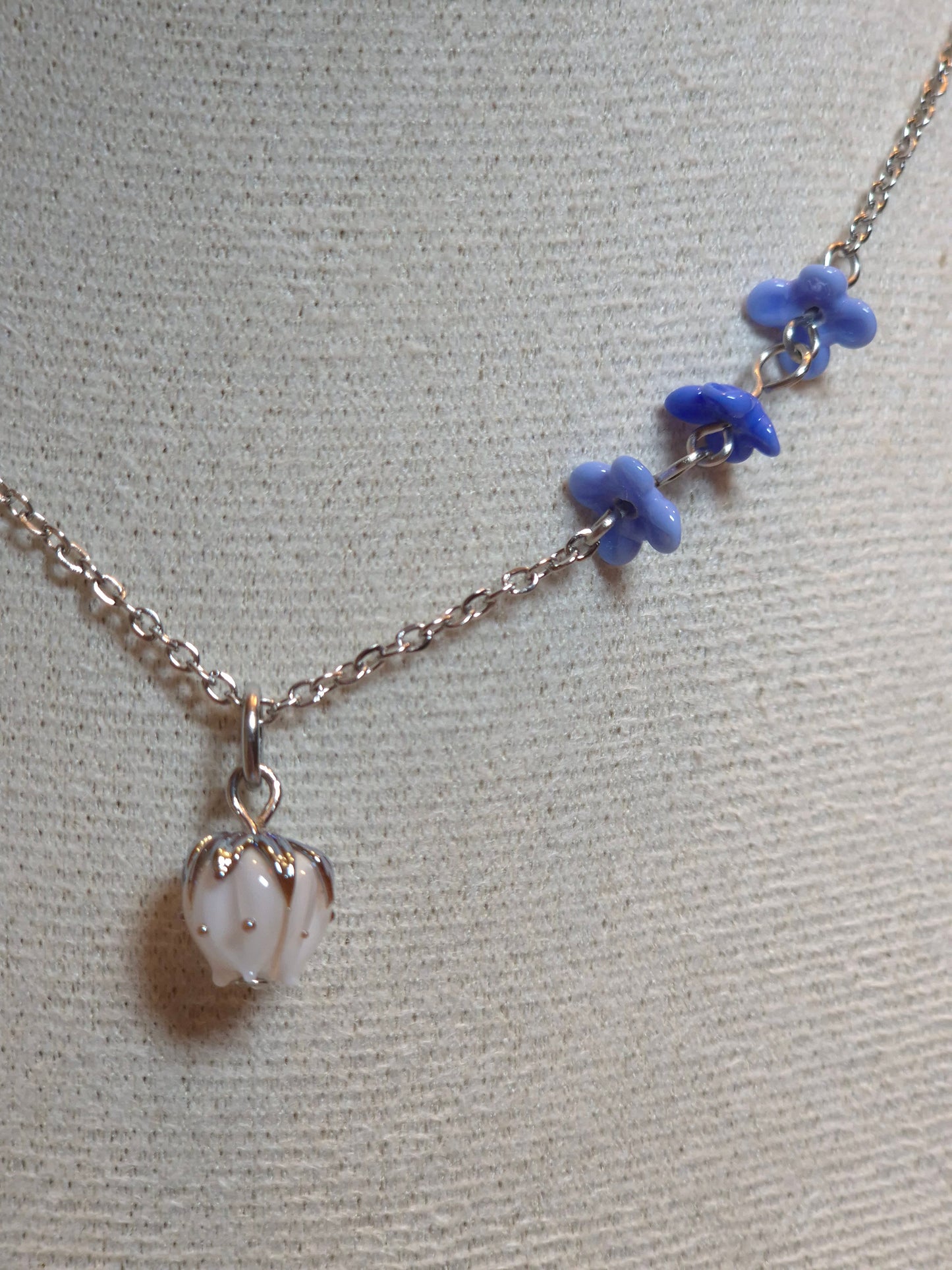 Collier floral – Collection Perles en verre