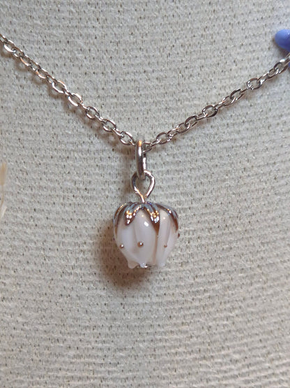 Collier floral – Collection Perles en verre