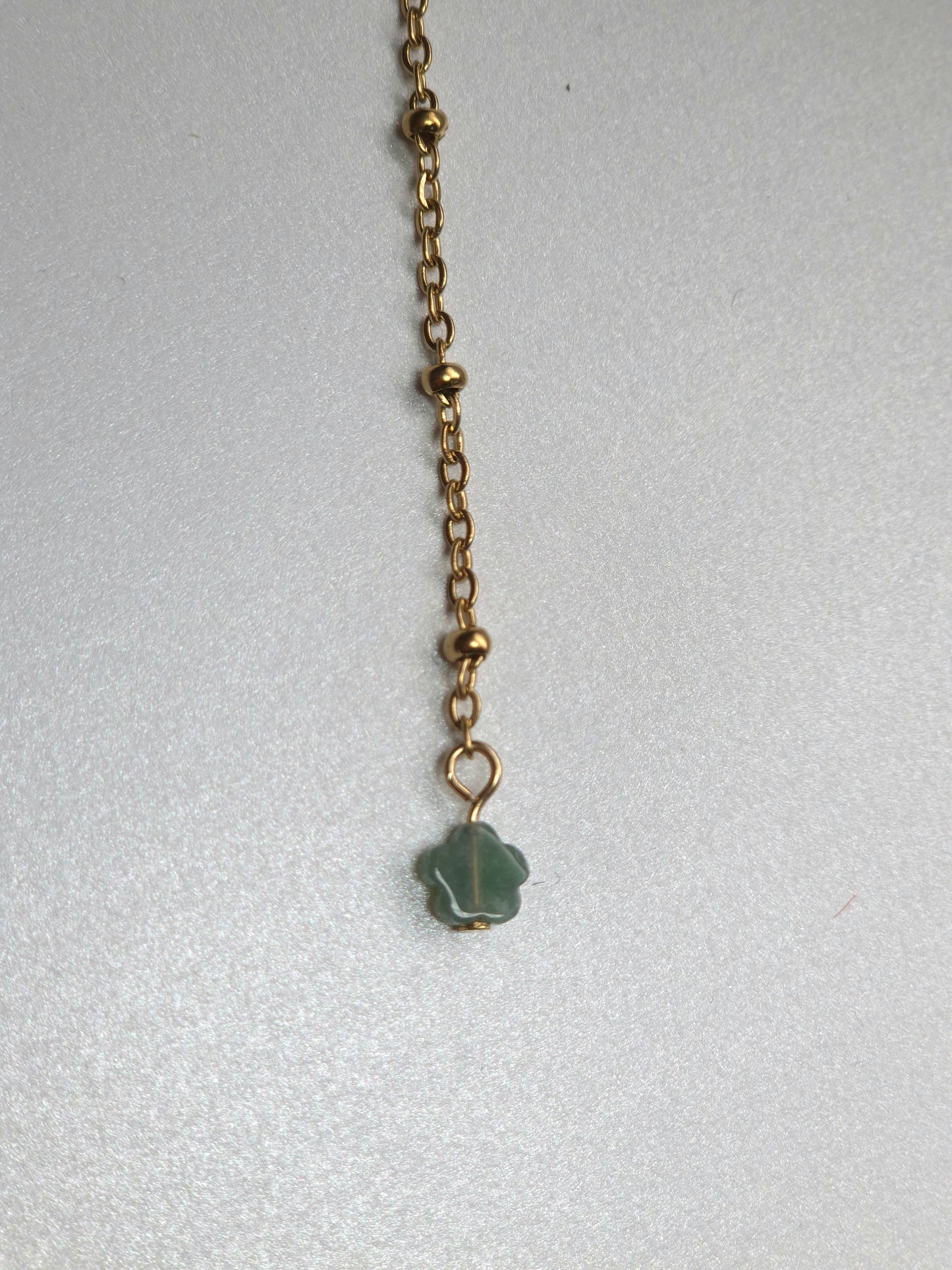 Collier délicat en acier inoxydable doré orné de perles en agate indienne naturelle avec bijoux de dos