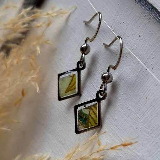 Mini Boucles Losange « Kakera » – Fragments de Papier Washi Japonais