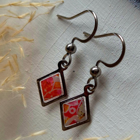 Mini Boucles Losange « Kakera » – Fragments de Papier Washi Japonais